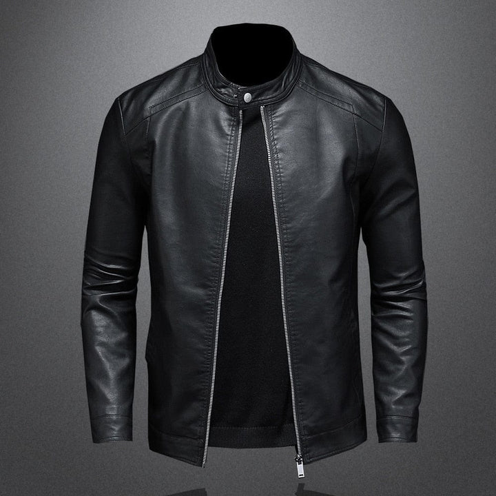 "Veste en cuir noir pour hommes, design épuré, poches zippées, coupe chic et polyvalente, idéale pour toute occasion."