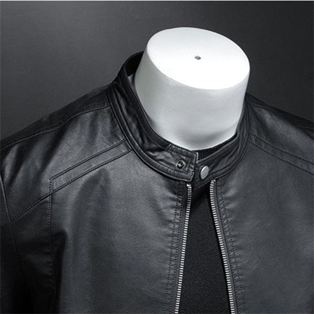 "Veste en cuir noir pour hommes, design épuré, poches zippées, coupe chic et polyvalente, idéale pour toute occasion."