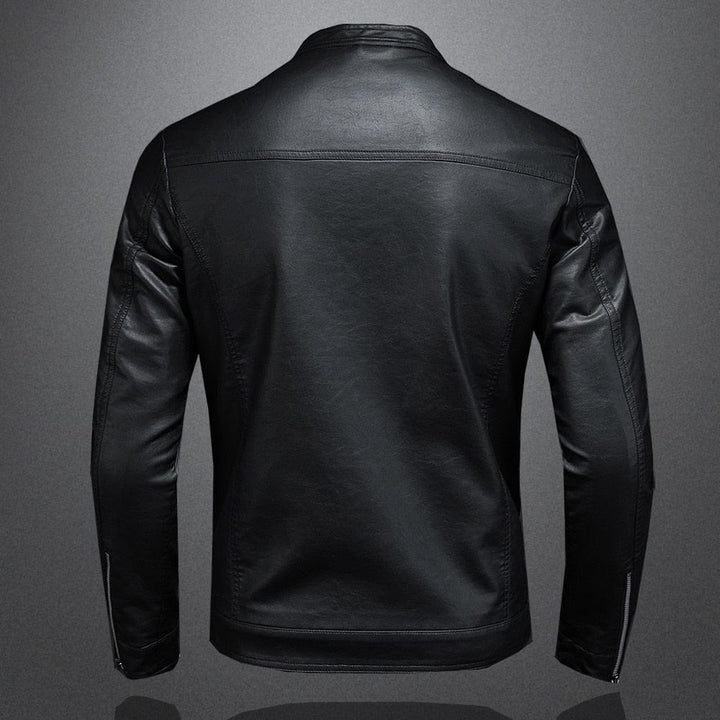 "Veste en cuir noir pour hommes, design épuré, poches zippées, coupe chic et polyvalente, idéale pour toute occasion."