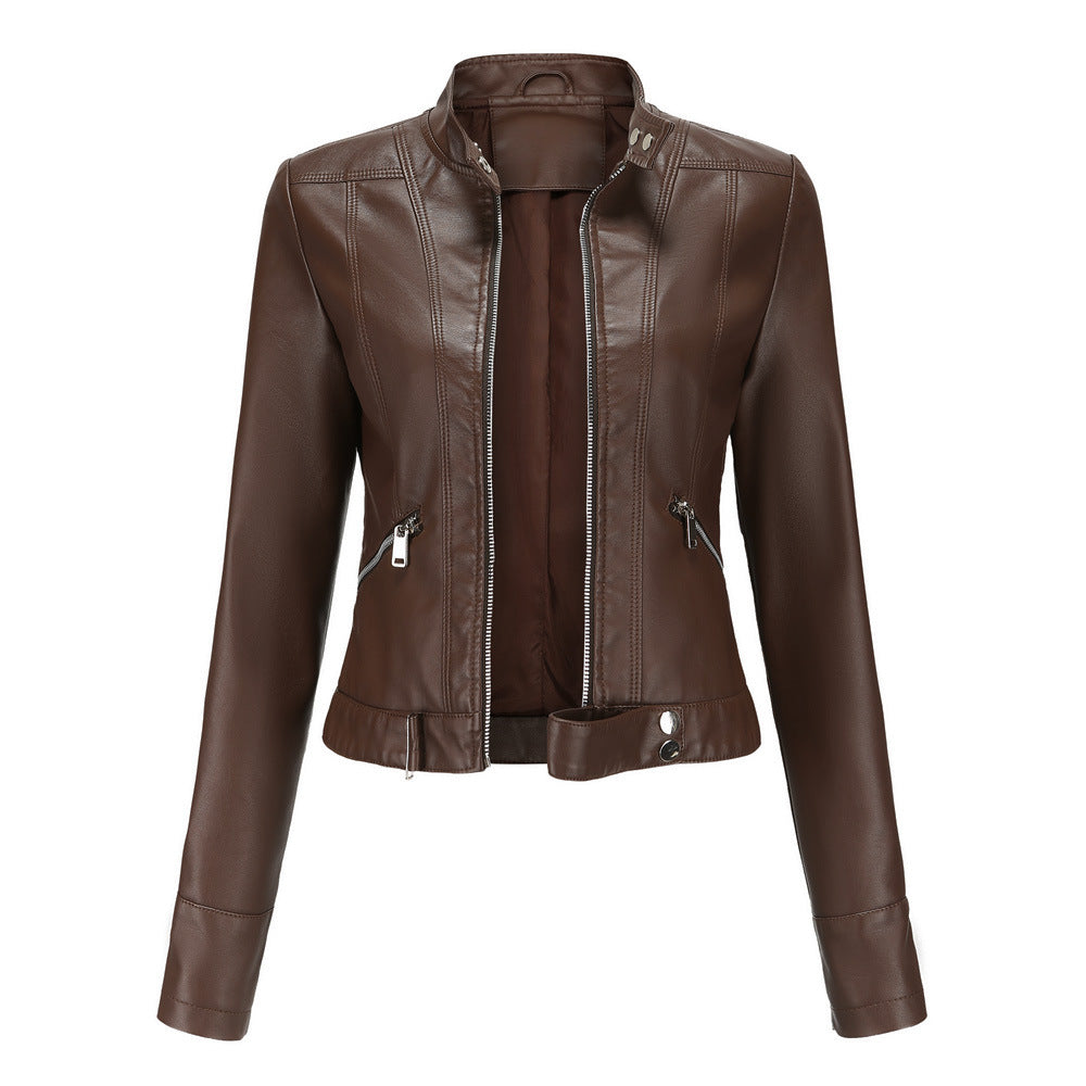 Veste chic en cuir noir pour femme, moderne et polyvalente, idéale pour un look audacieux et sophistiqué.
