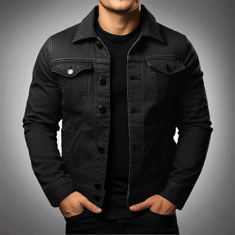 "Veste en denim élégante pour homme, boutonnière classique, poches pratiques, couleur bleue, style robuste et intemporel."