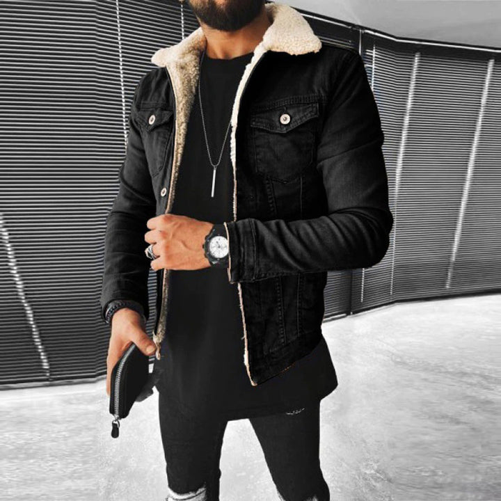 "Veste en denim homme élégante, coupe flatteuse, couleur bleu, idéale pour toutes occasions, confort exceptionnel."