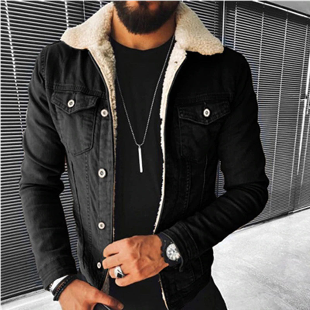"Veste en denim homme élégante, coupe flatteuse, couleur bleu, idéale pour toutes occasions, confort exceptionnel."