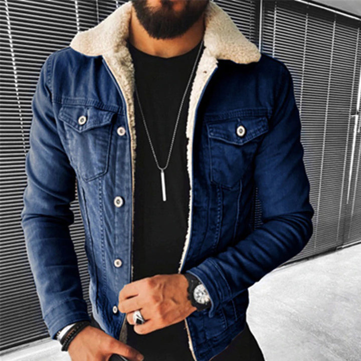 "Veste en denim homme élégante, coupe flatteuse, couleur bleu, idéale pour toutes occasions, confort exceptionnel."