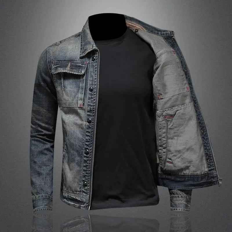 "Veste en denim rétro pour homme, style vintage, bleu avec poches, coupe élégante et intemporelle pour look décontracté."