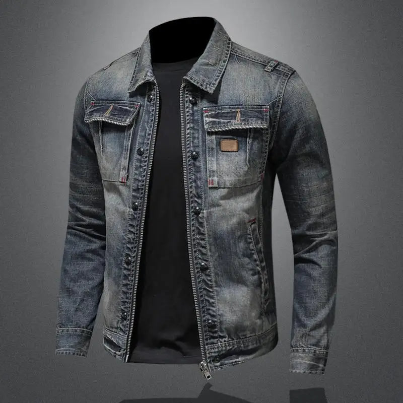"Veste en denim rétro pour homme, style vintage, bleu avec poches, coupe élégante et intemporelle pour look décontracté."
