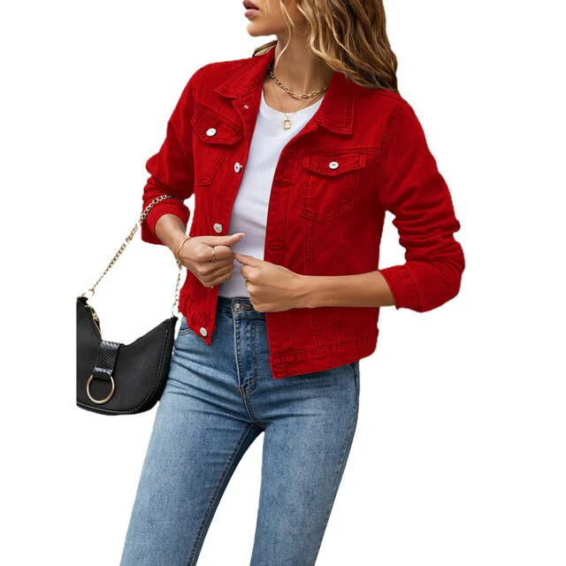 "Veste en jean femme courte, style intemporel, avec col classique et poches, idéale pour tous les looks décontractés."