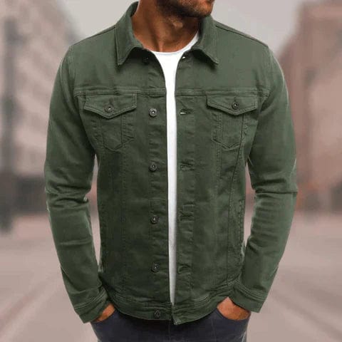 Veste en jean homme chic, coupe slim moderne, détails contrastés sur denim bleu, style streetwear urbain polyvalent.
