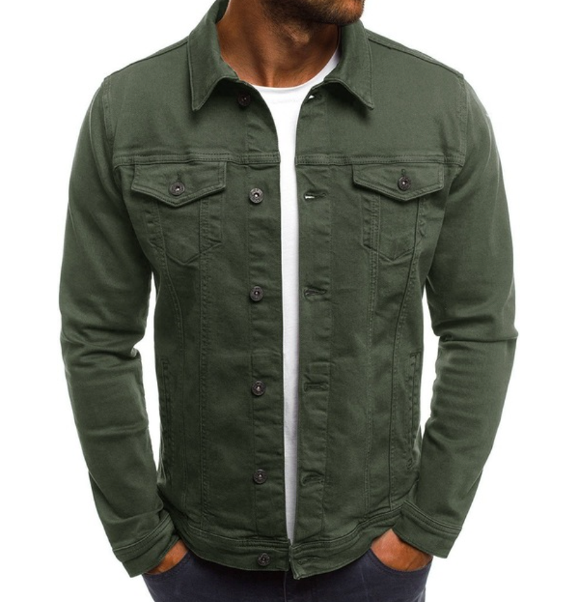 Veste en jean homme décontractée. Coupe confortable, denim robuste. Style polyvalent, poches multiples.