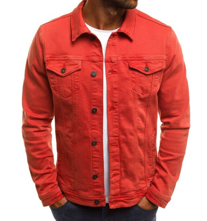 Veste en jean homme décontractée. Coupe confortable, denim robuste. Style polyvalent, poches multiples.