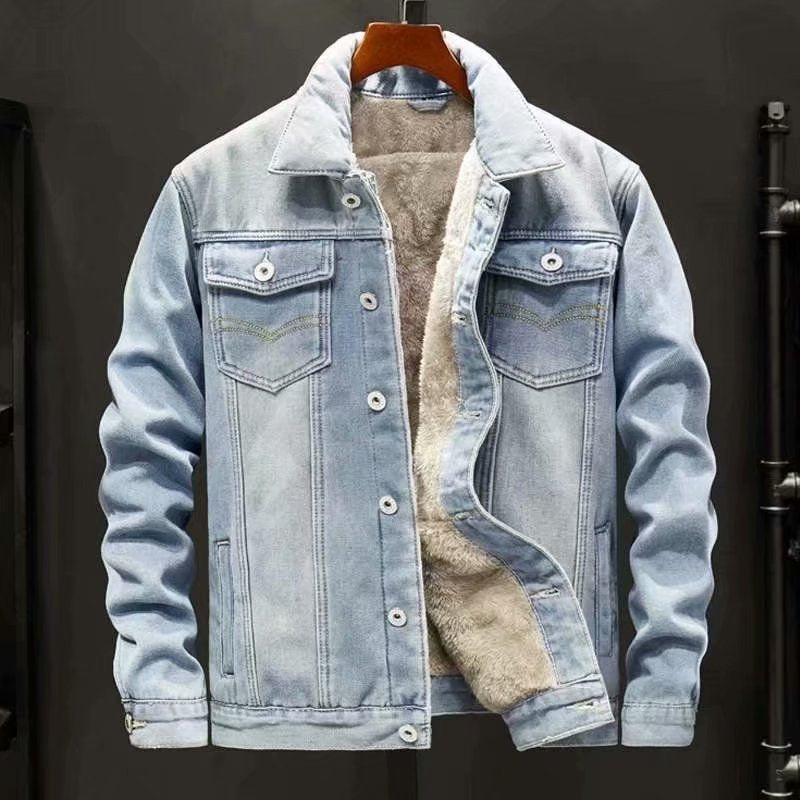 Veste en jean homme intemporelle pour toutes les saisons. Robuste, élégante et un must-have de la mode masculine.