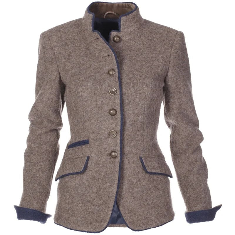 Veste femme cintrée marron, col officier, laine. Coupe élégante et structurée. Détails contrastés.