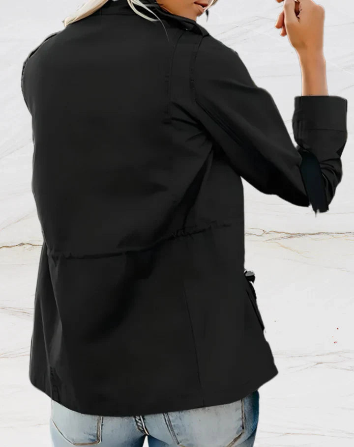 Veste femme élégante, 4 poches, coupe chic et pratique.  Idéale au quotidien.