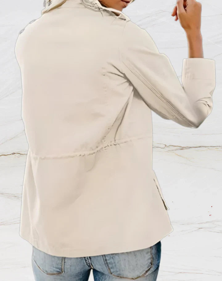 Veste femme élégante, 4 poches, coupe chic et pratique.  Idéale au quotidien.