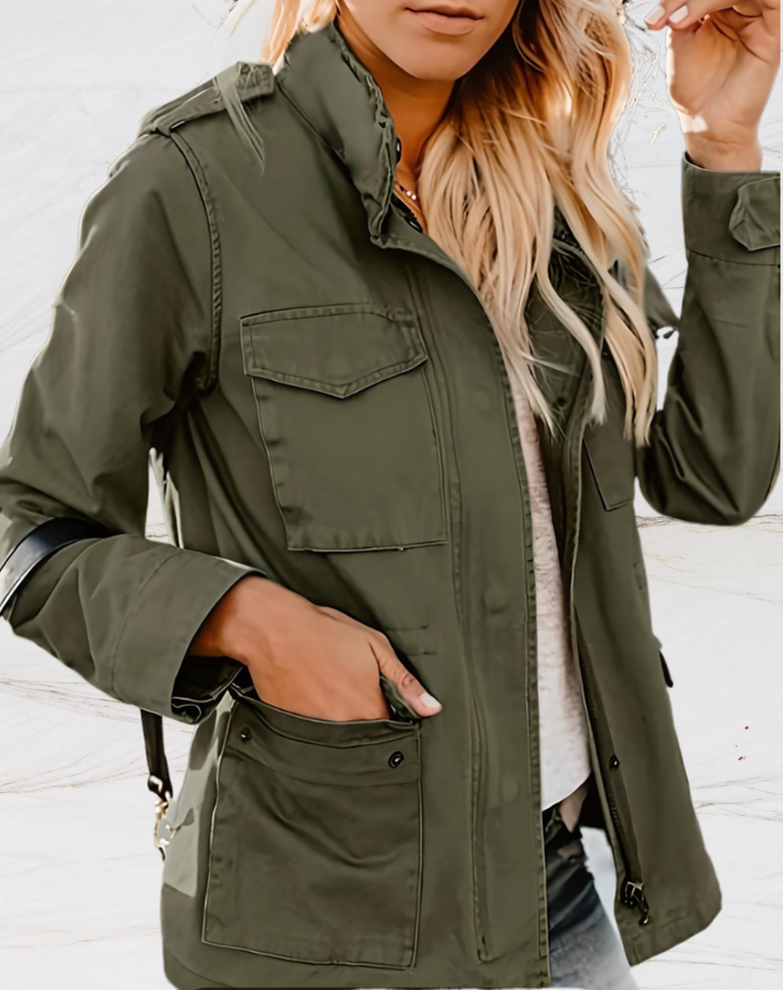 Veste femme élégante, 4 poches, coupe chic et pratique.  Idéale au quotidien.