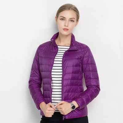 Mode féminine: Veste légère imperméable, parfaite pour la mi-saison et le voyage.