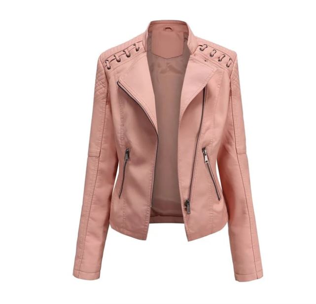 Veste femme décontractée mais chic, un essentiel pour le style urbain automne-hiver.