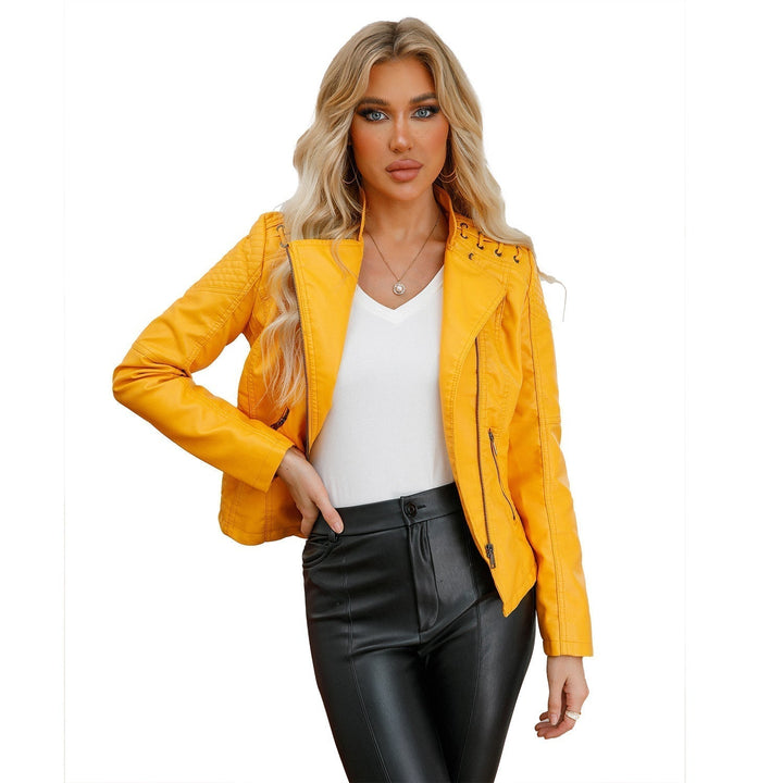 Veste courte chic pour femme, parfaite pour un style décontracté et élégant en automne.