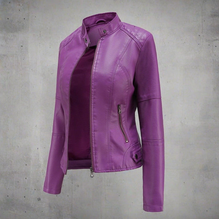 Blouson femme polyvalent, mode printemps/automne. Poches zippées, look urbain décontracté chic.