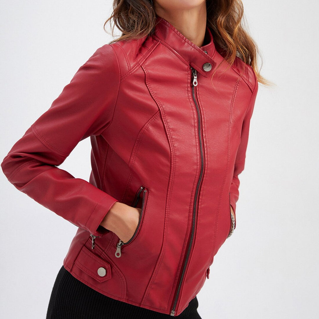 Veste féminine décontractée, coupe régulière. Poches zippées pratiques, mode printemps automne.