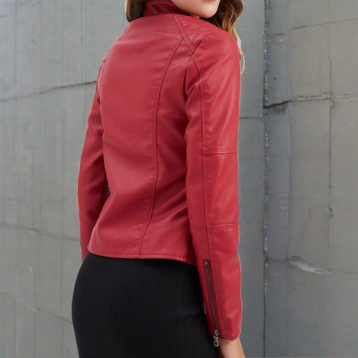 Élégante veste femme à fermeture éclair, look urbain décontracté. Poches zippées. Parfait printemps.