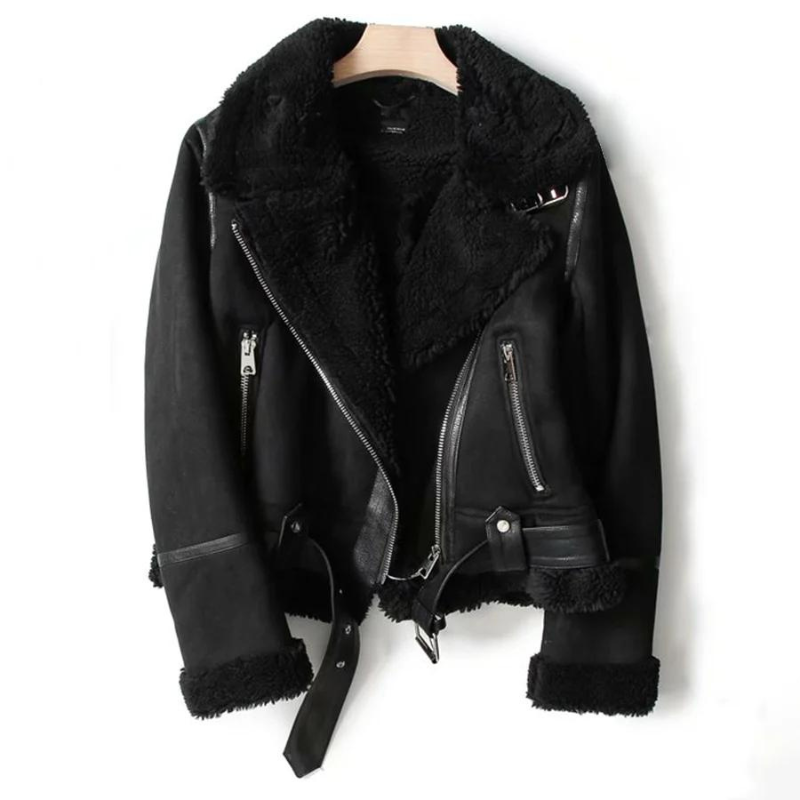 Veste hiver femme chic et confortable, coupe moderne. Vêtement essentiel pour rester au chaud avec élégance en toute occasion.