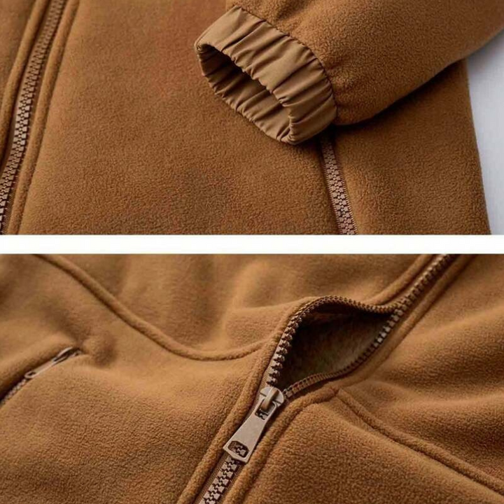 Veste homme d'hiver polaire noire, fermeture éclair frontale, capuche et poches. Confort et chaleur garantis.