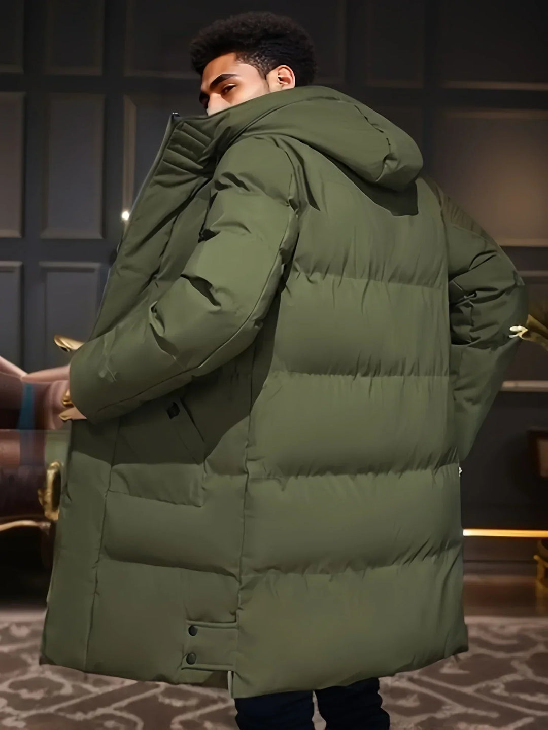 Veste homme chaude à capuche, coupe-vent.  Idéale pour l'hiver. Design élégant et confortable.