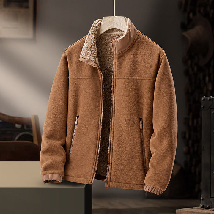 Vêtement extérieur homme : veste zippée doublée polaire, col montant. Chaude et confortable pour l'hiver.