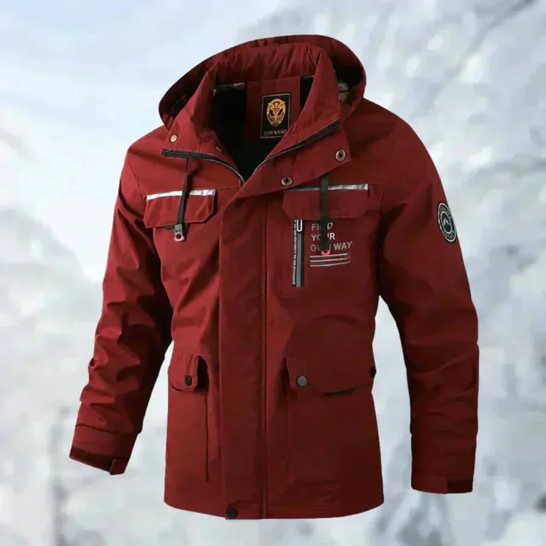 Détail du tissu technique d'une veste homme imperméable, assurant confort et protection contre le vent et la pluie en hiver.