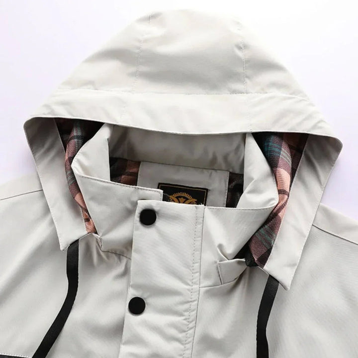 Veste homme imperméable stylée, idéale pour le confort urbain en automne/hiver. Look moderne et coupe-vent efficace.