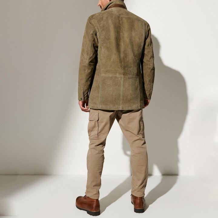 "Veste homme mi-saison verte au style vintage avec design rétro authentique, polyvalente et élégance intemporelle."