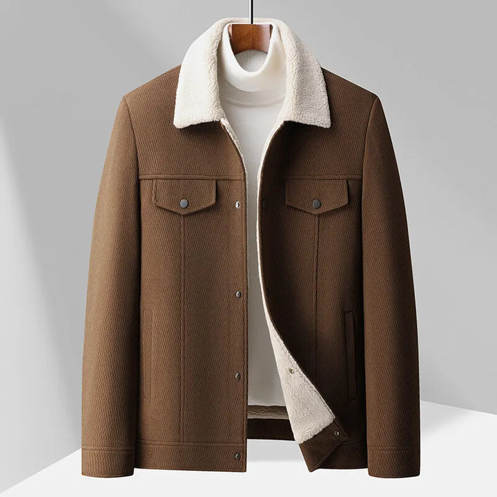 Veste homme moderne à col, style urbain, idéale automne-hiver. Chaleur et confort assurés.