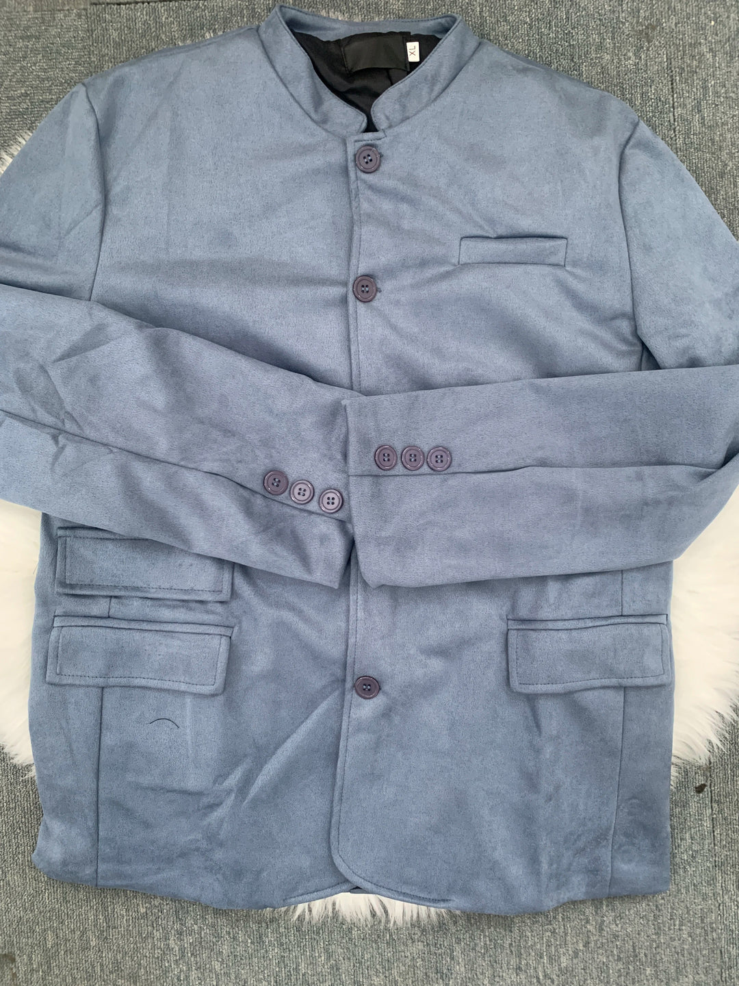 Veste blazer homme italienne, couleur intemporelle, coupe ajustée, alliant mode masculine et élégance quotidienne.