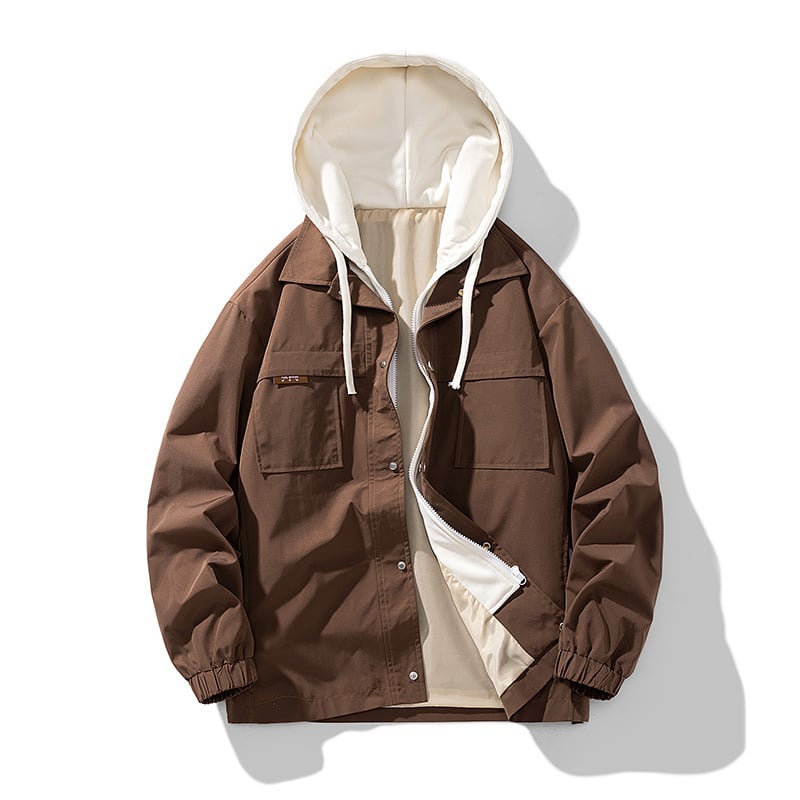 Veste urbaine homme, légère et moderne, avec capuche pour un confort optimal en ville et lors des activités extérieures.