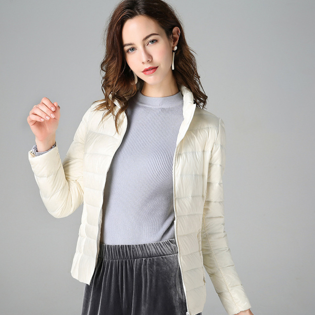 Veste voyage femme, légère, imperméable et élégante, indispensable pour vos aventures.