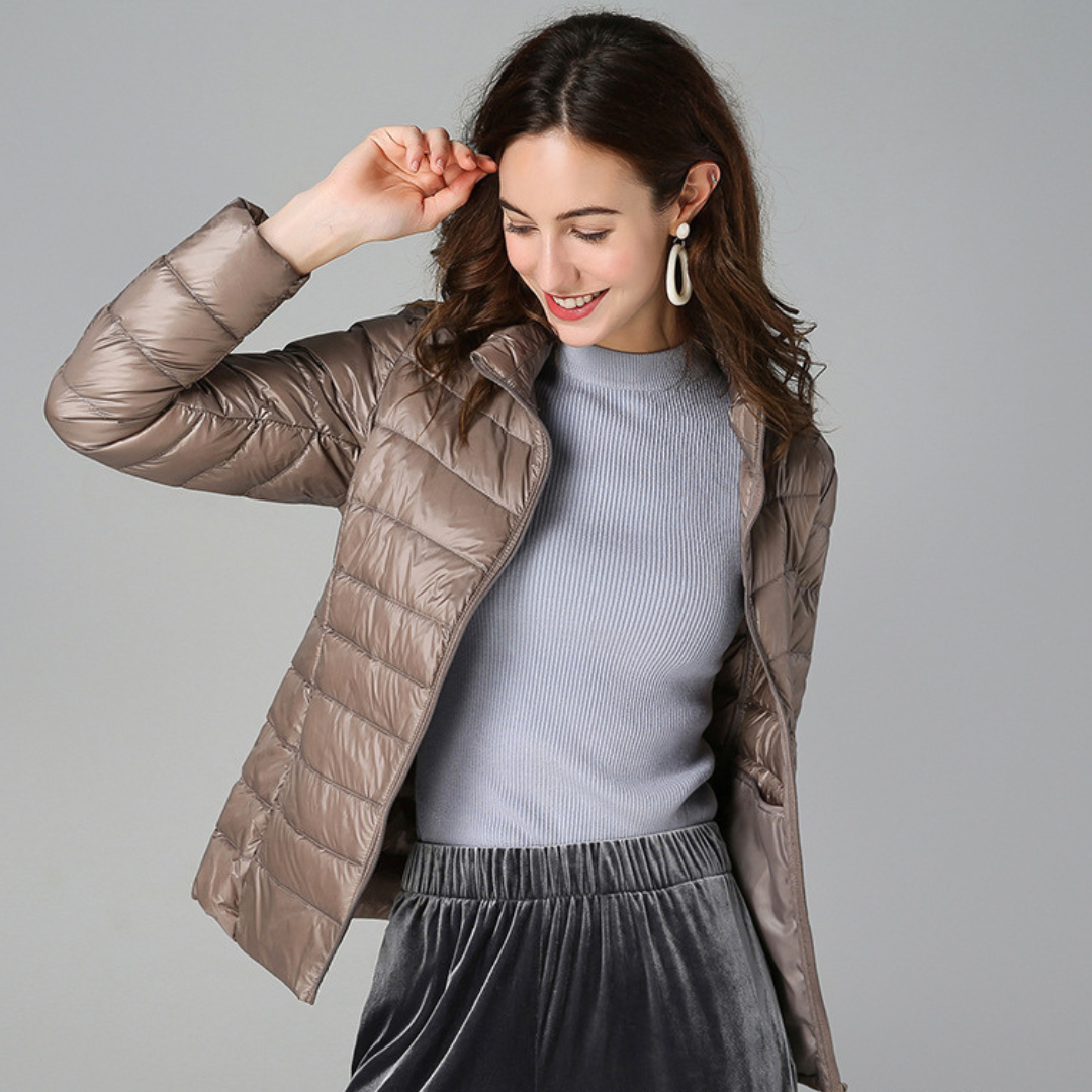 Veste femme pratique et imperméable, légère, pour tous les jours.