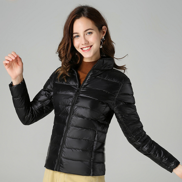 Élégante veste de mi-saison pour femme, déperlante et respirante.
