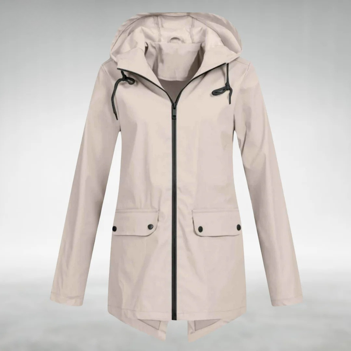 Mode femme: veste imperméable élégante, chic et fonctionnelle. Vêtement léger pour protection pluie et vent.