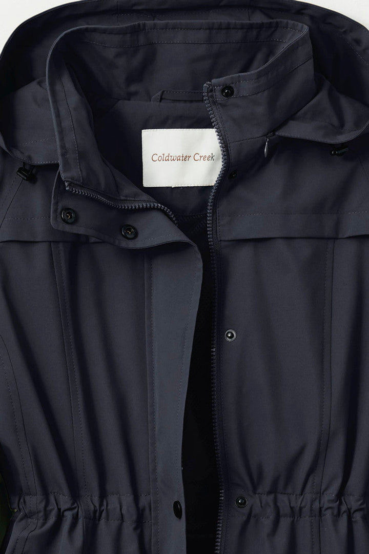 Veste imperméable pliable, légère et polyvalente. Idéale pour toutes les occasions.
