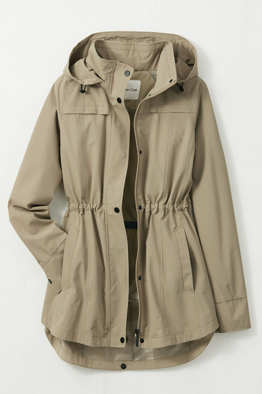 Veste imperméable pliable, légère et polyvalente. Idéale pour toutes les occasions.