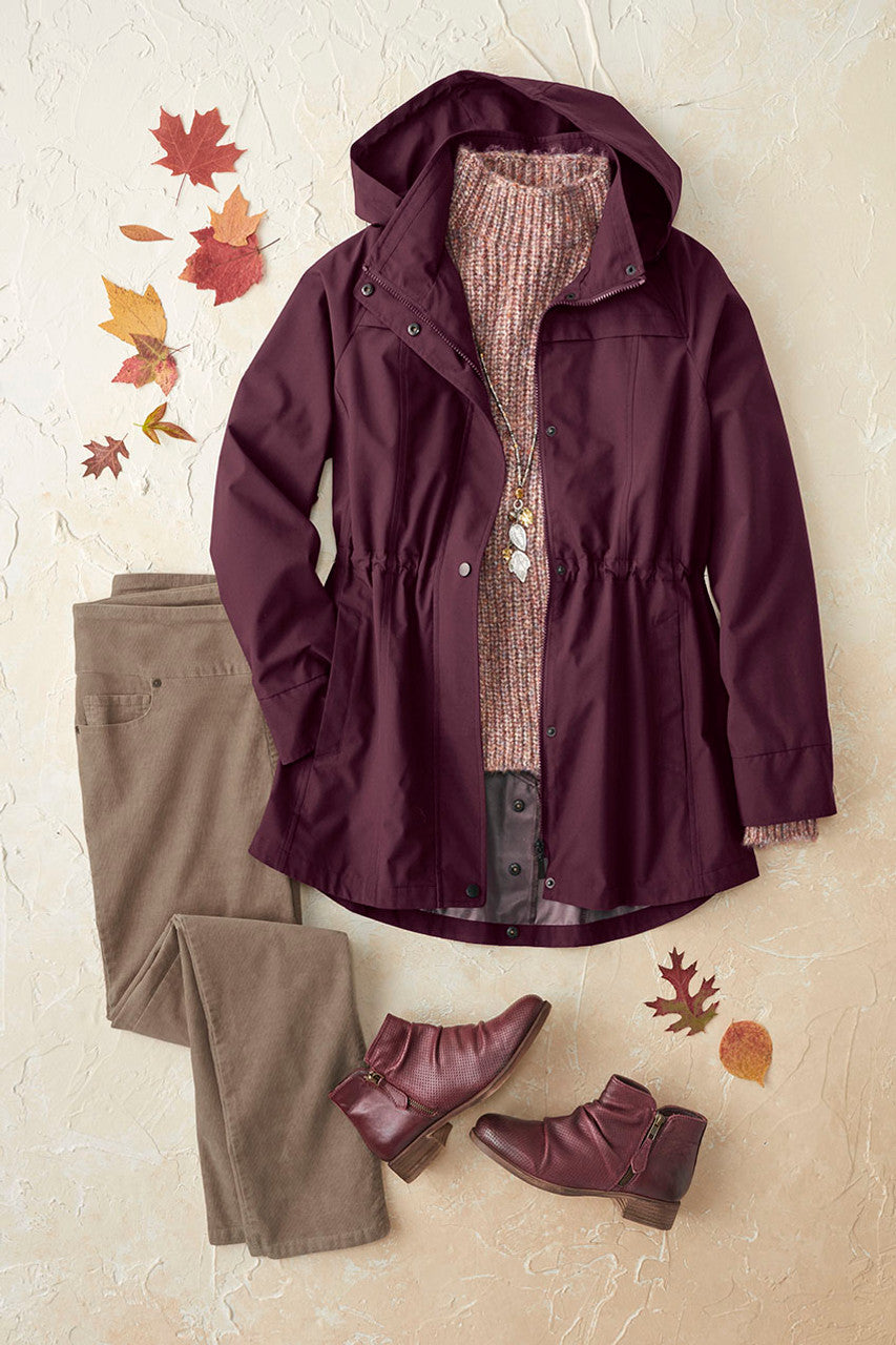 Veste imperméable pliable, légère et polyvalente. Idéale pour toutes les occasions.