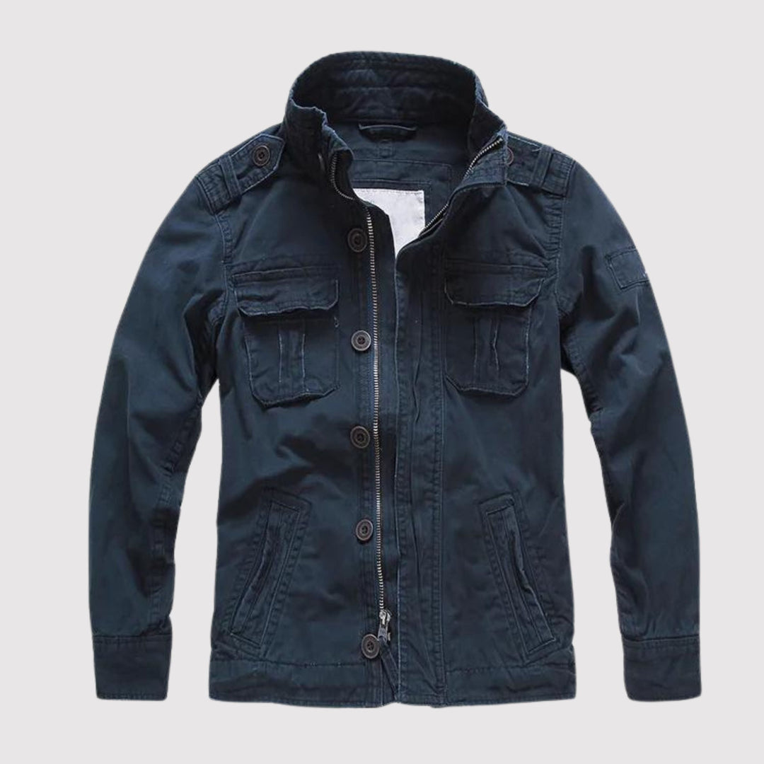 Veste jean rétro homme, style classique, plusieurs poches.  Coupe ajustée.