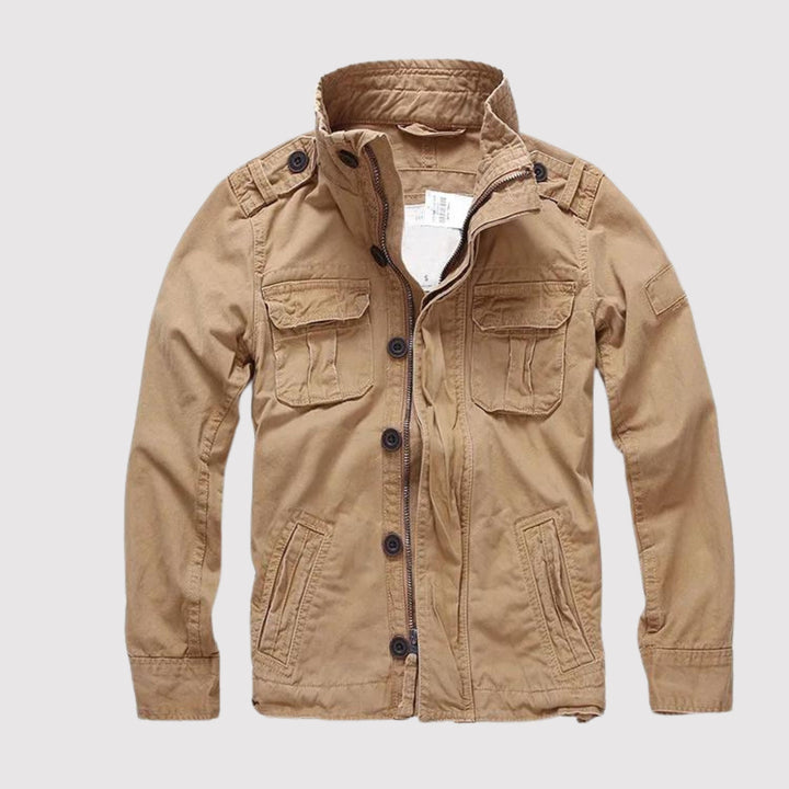 Veste jean rétro homme, style classique, plusieurs poches.  Coupe ajustée.