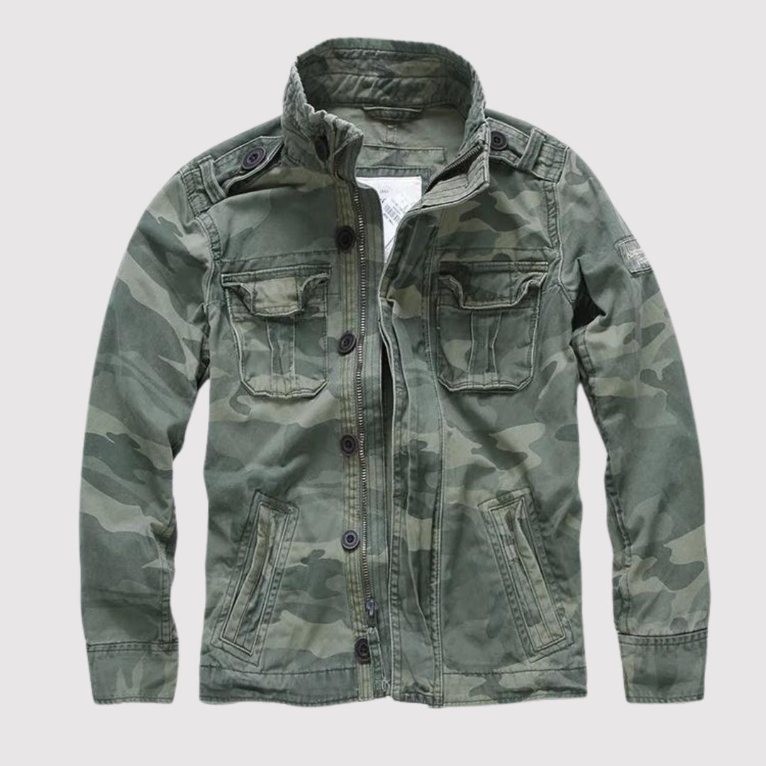 Veste jean rétro homme, style classique, plusieurs poches.  Coupe ajustée.