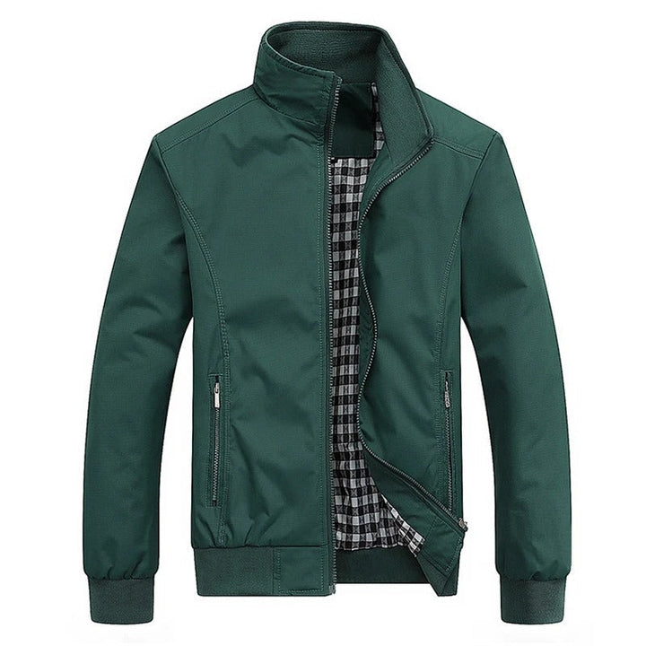 Veste légère homme été, coupe élégante et ajustée, tissu respirant bleu, idéale pour occasions casual ou semi-formelles.