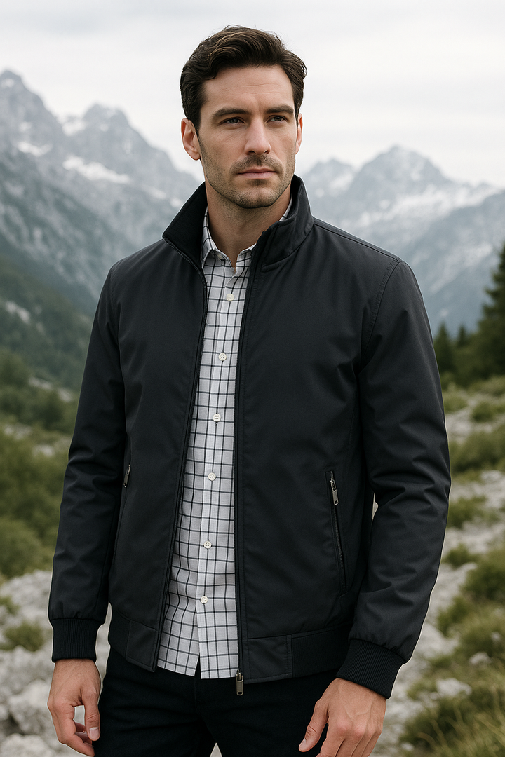 Veste légère homme été, coupe élégante et ajustée, tissu respirant bleu, idéale pour occasions casual ou semi-formelles.