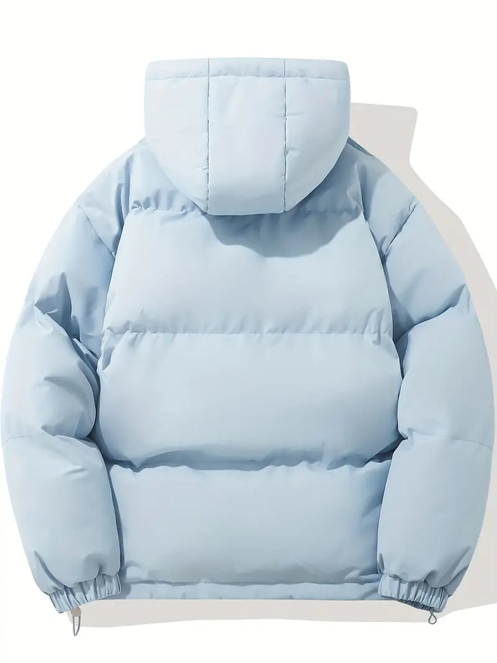 Confortable veste matelassée femme avec capuche, pour affronter le froid avec élégance.