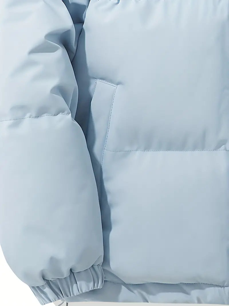 Blouson femme matelassé à capuche, style moderne et urbain, pour rester au chaud cet hiver.