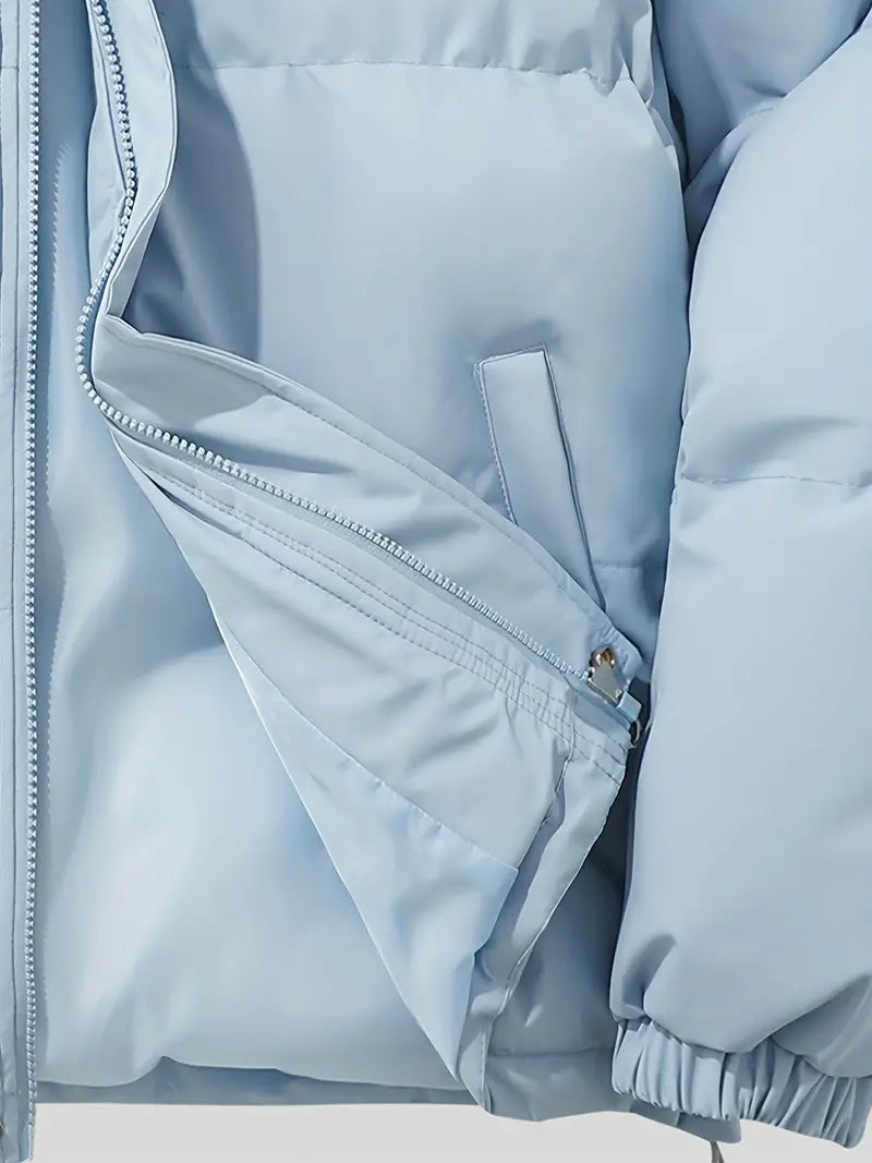Veste chaude matelassée à capuche pour femme, parfaite pour les journées fraîches d'automne.